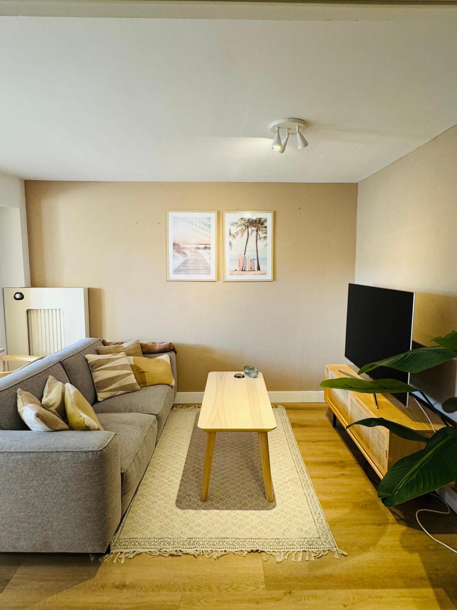 Hello Noordwijk - Souterrain Hoogwakersbosstraat 6 Apartment Luaran gambar